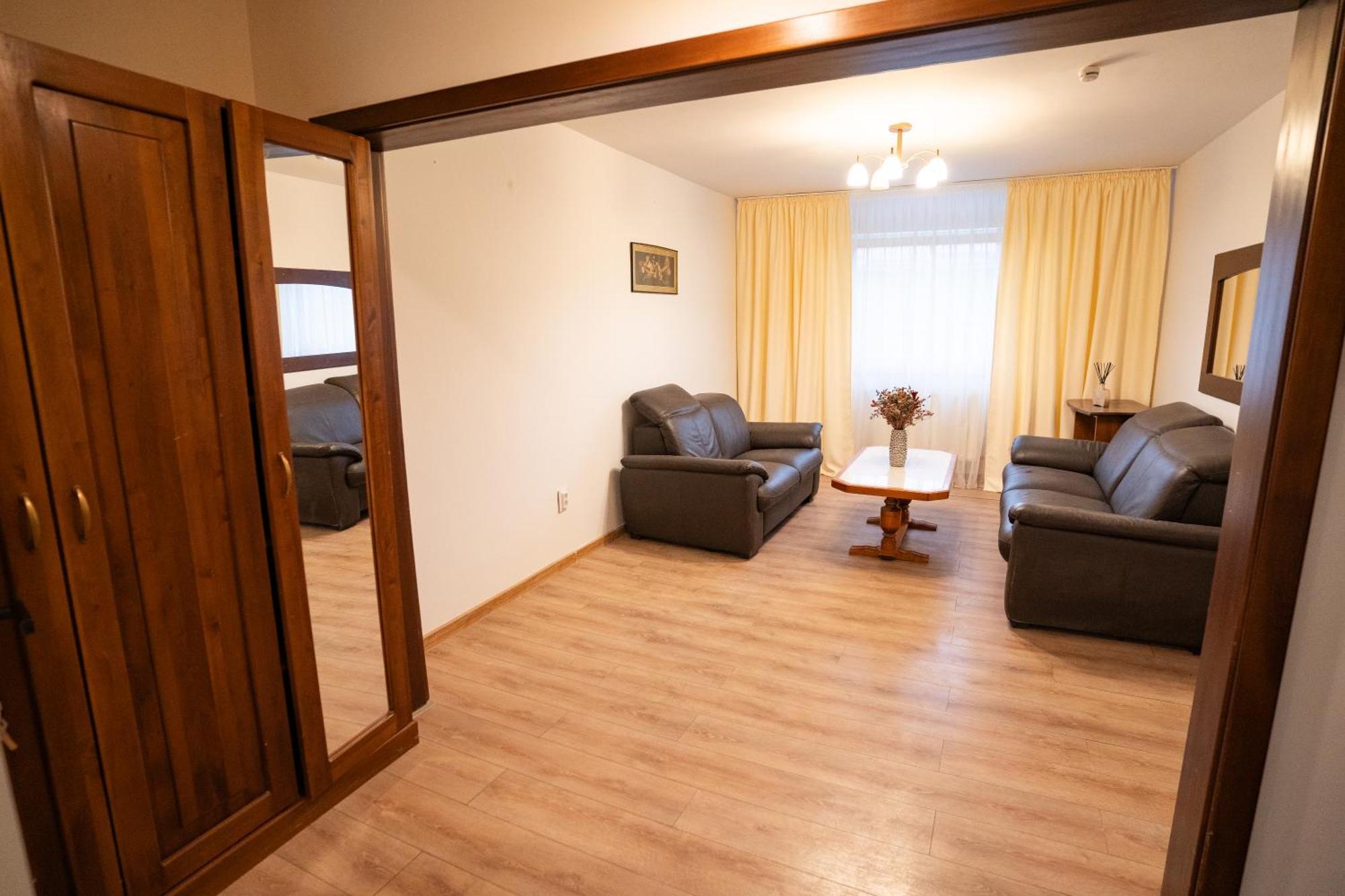 Hotel Royal Plaza By Timhotels Timisoara Bagian luar foto