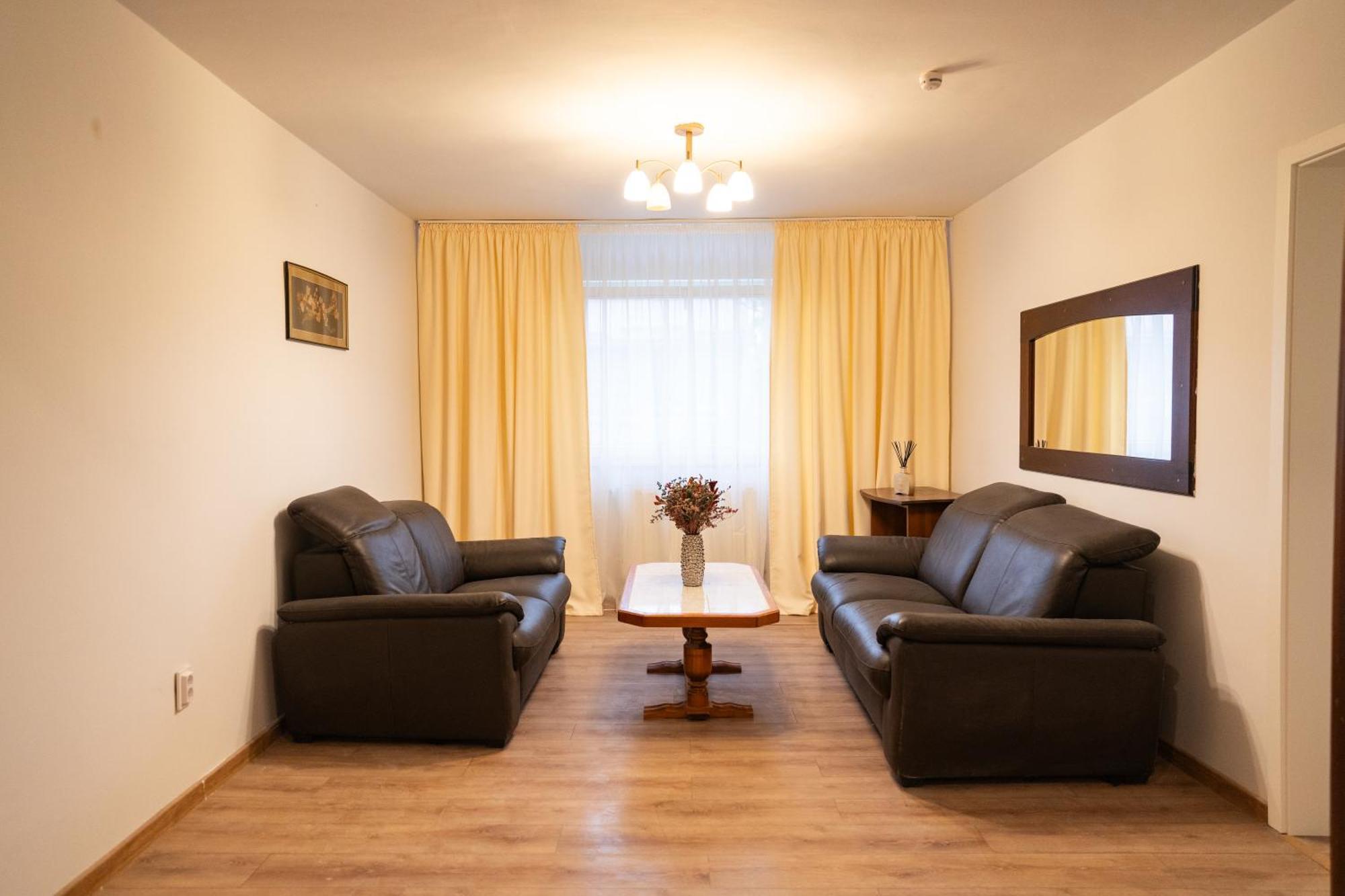 Hotel Royal Plaza By Timhotels Timisoara Bagian luar foto