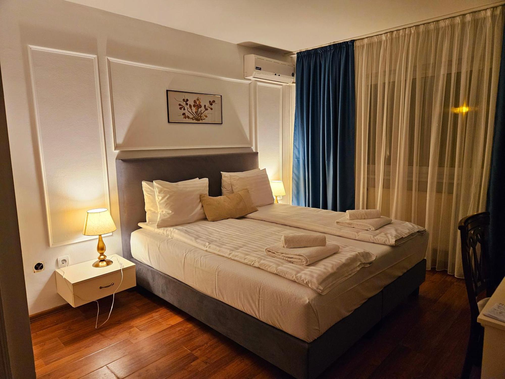 Hotel Royal Plaza By Timhotels Timisoara Bagian luar foto