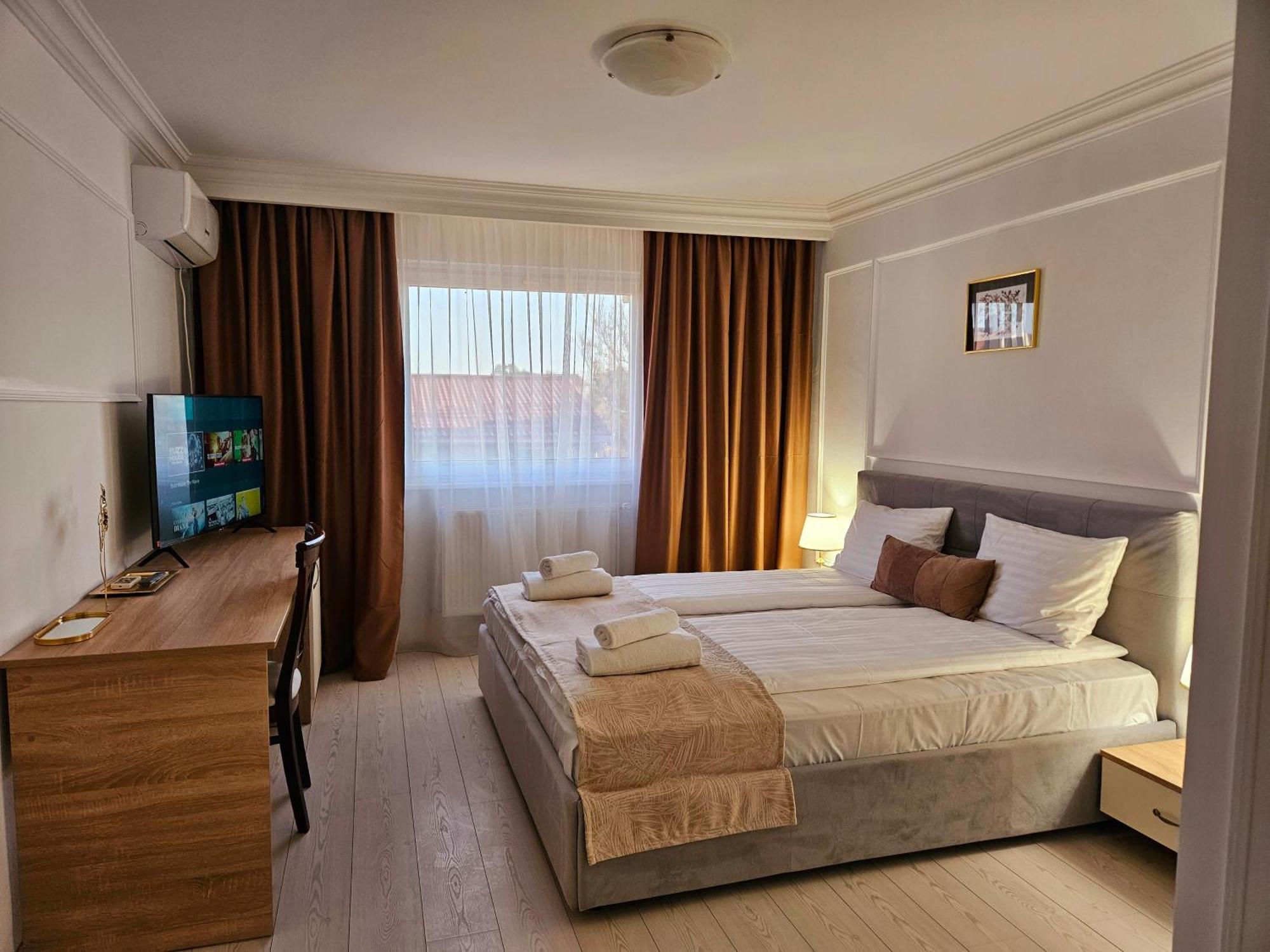 Hotel Royal Plaza By Timhotels Timisoara Bagian luar foto