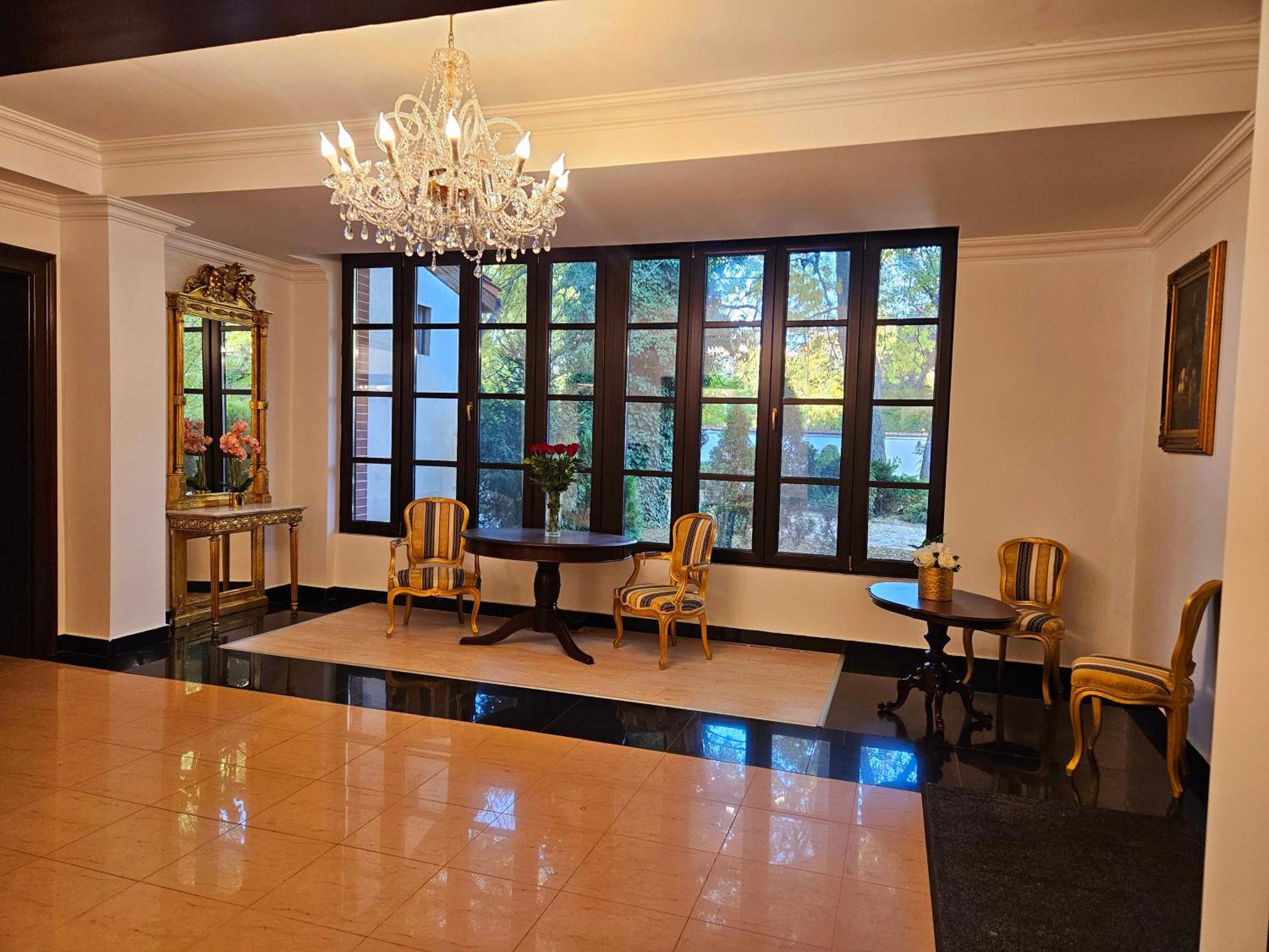 Hotel Royal Plaza By Timhotels Timisoara Bagian luar foto