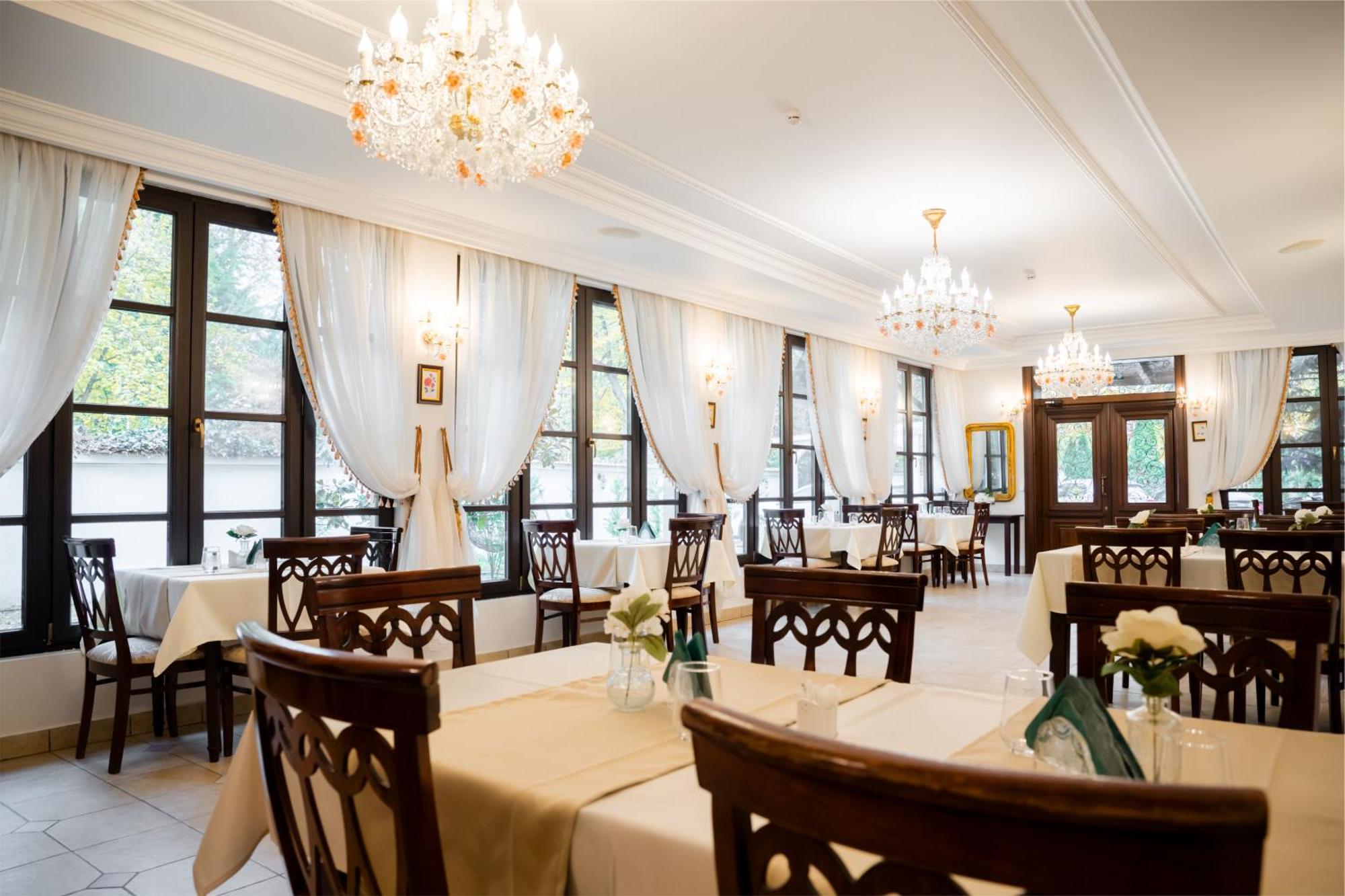 Hotel Royal Plaza By Timhotels Timisoara Bagian luar foto