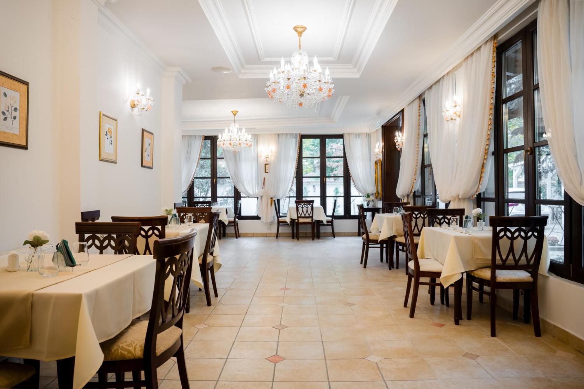 Hotel Royal Plaza By Timhotels Timisoara Bagian luar foto