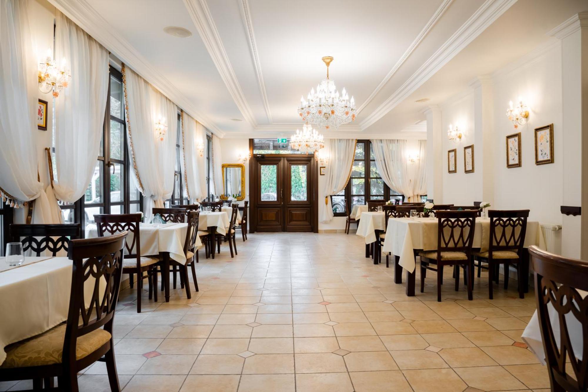 Hotel Royal Plaza By Timhotels Timisoara Bagian luar foto