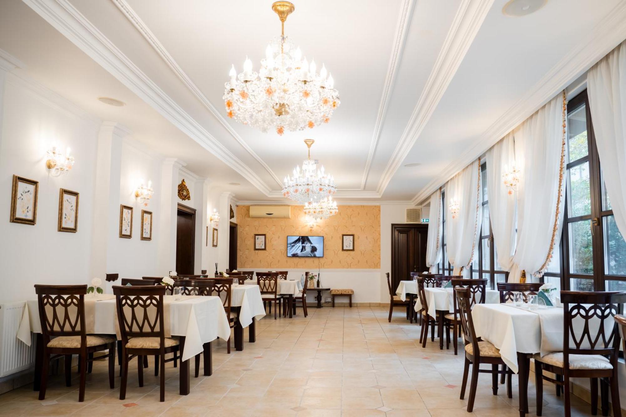 Hotel Royal Plaza By Timhotels Timisoara Bagian luar foto