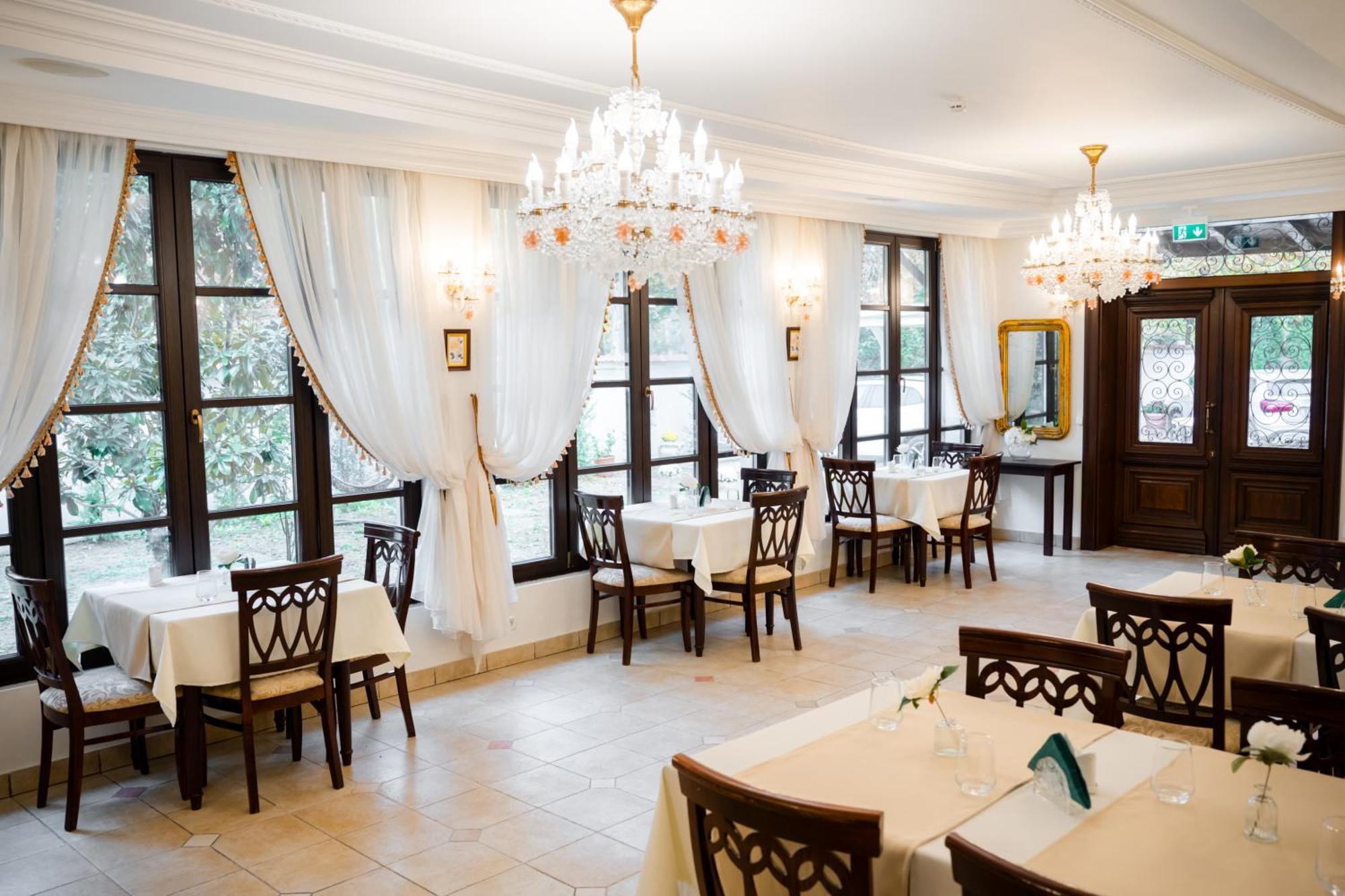 Hotel Royal Plaza By Timhotels Timisoara Bagian luar foto