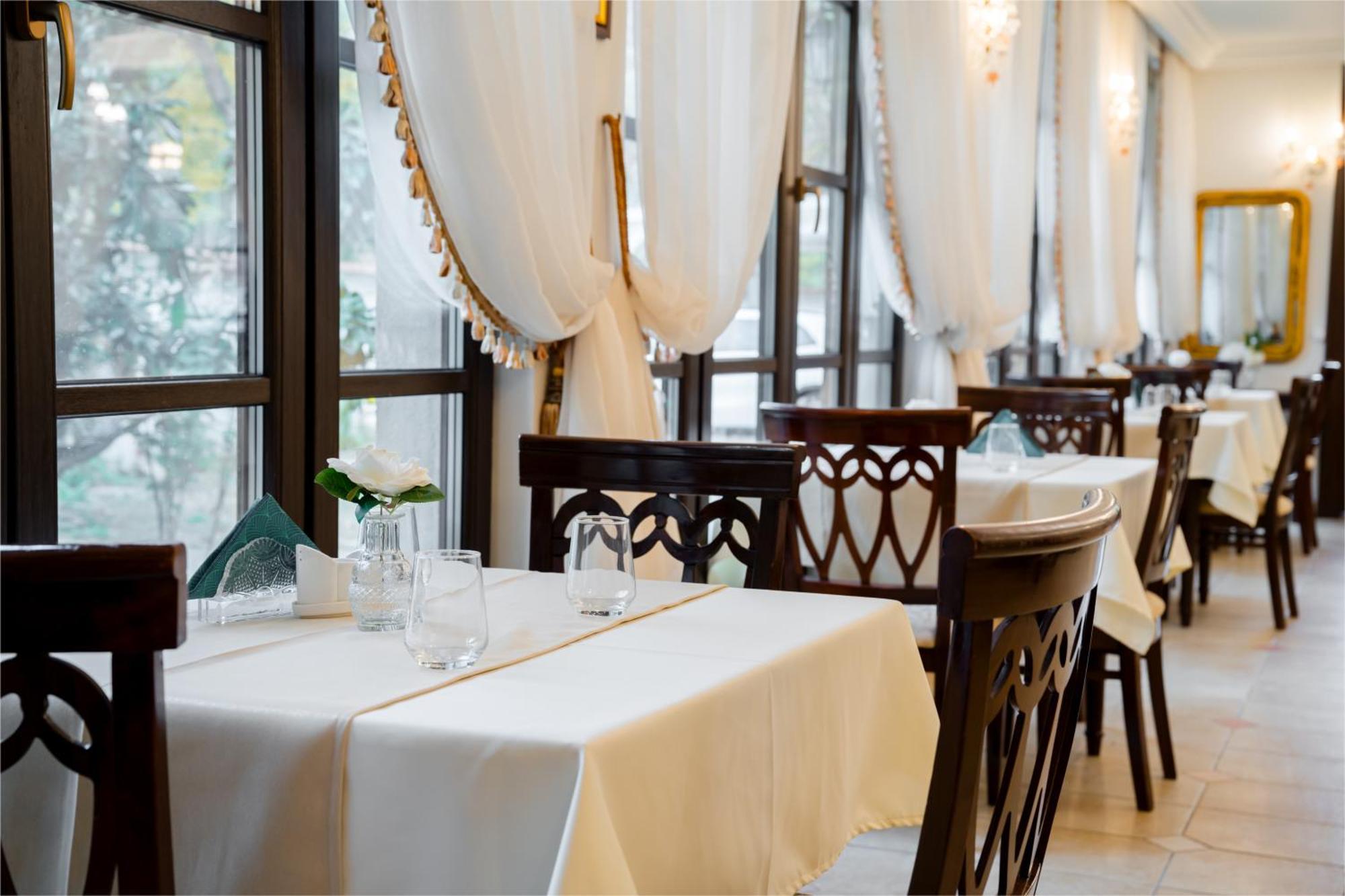 Hotel Royal Plaza By Timhotels Timisoara Bagian luar foto