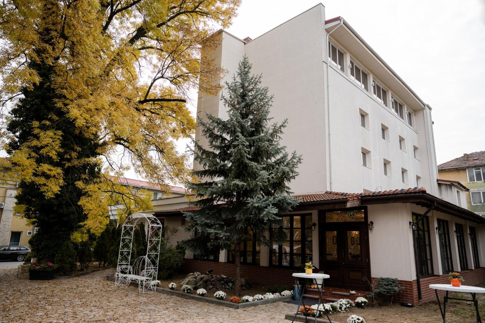 Hotel Royal Plaza By Timhotels Timisoara Bagian luar foto