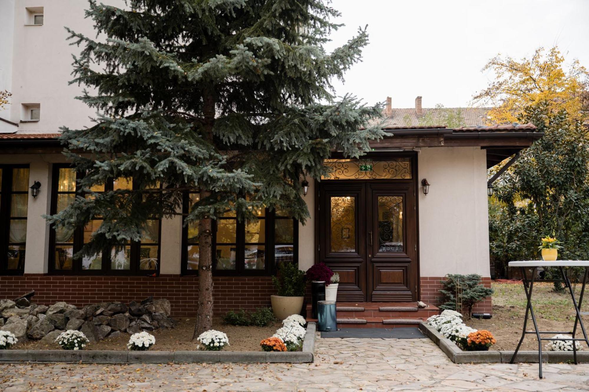 Hotel Royal Plaza By Timhotels Timisoara Bagian luar foto