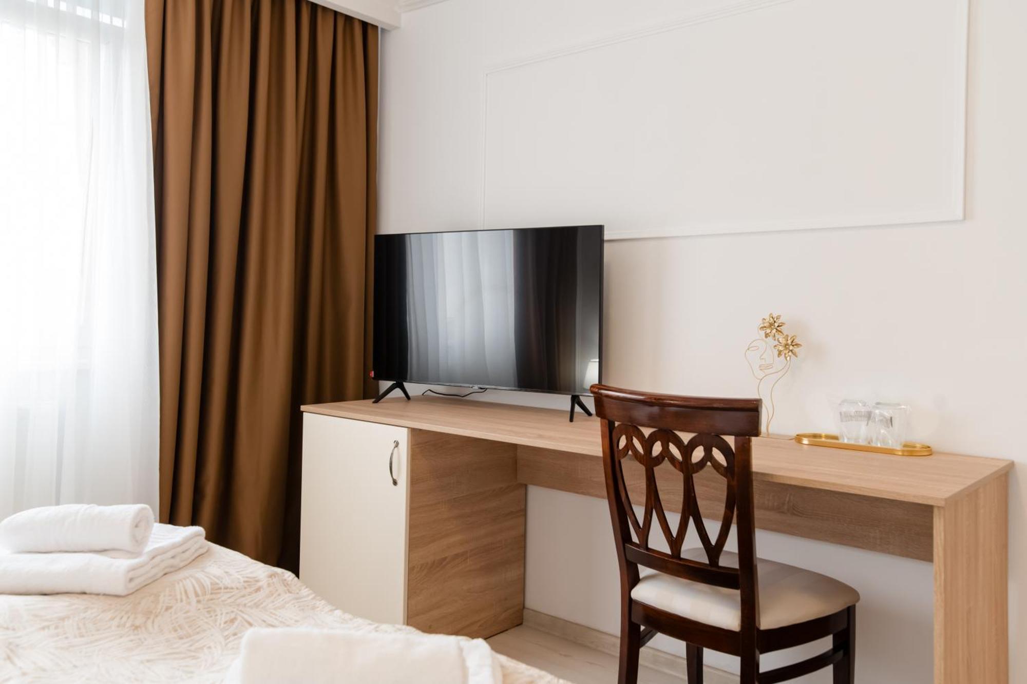 Hotel Royal Plaza By Timhotels Timisoara Bagian luar foto