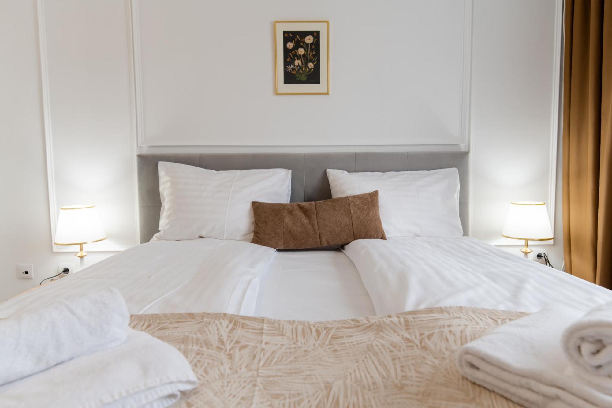 Hotel Royal Plaza By Timhotels Timisoara Bagian luar foto