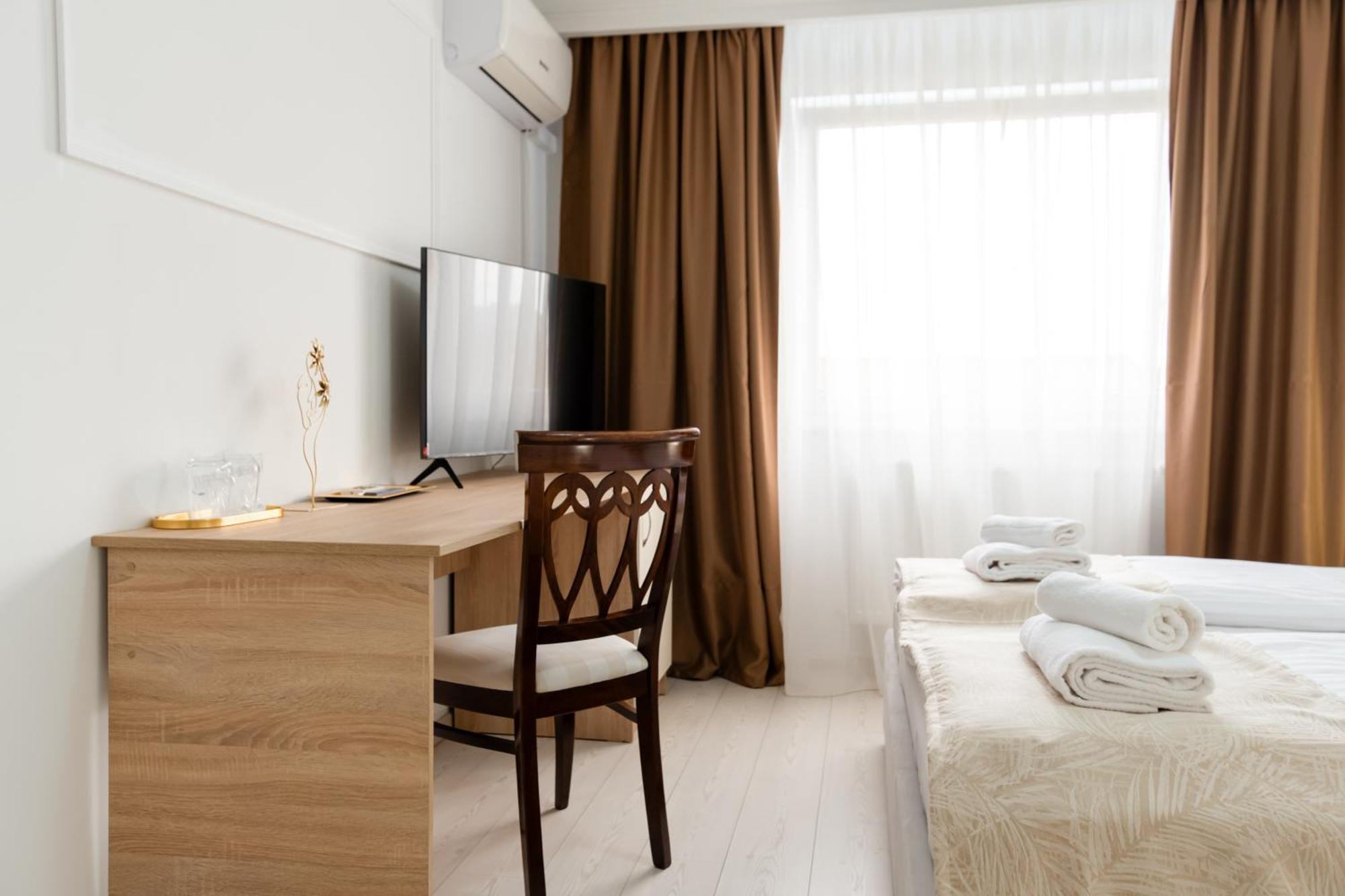 Hotel Royal Plaza By Timhotels Timisoara Bagian luar foto